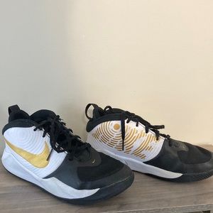 ❤️3 for $20 - Nike Shoes